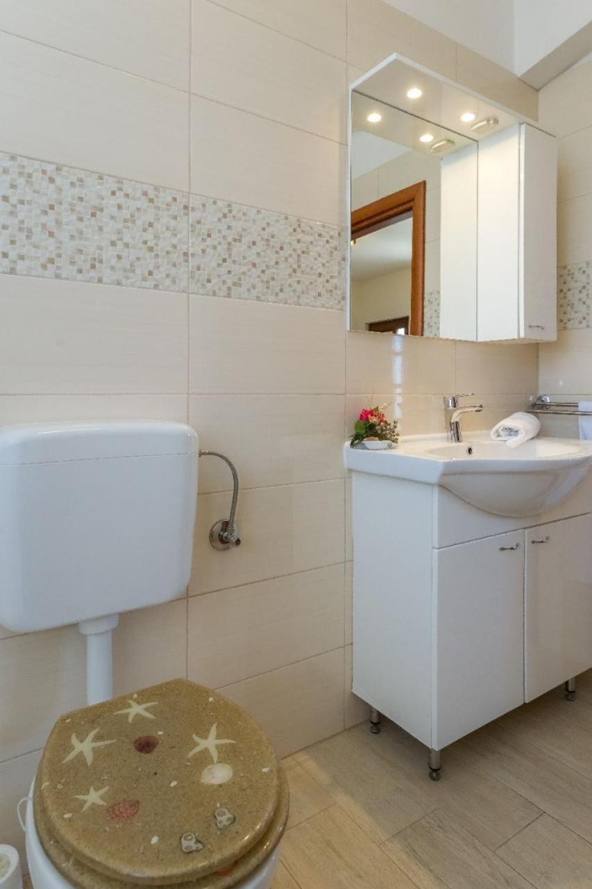 Apartments Zvone1 韦利拉特 外观 照片